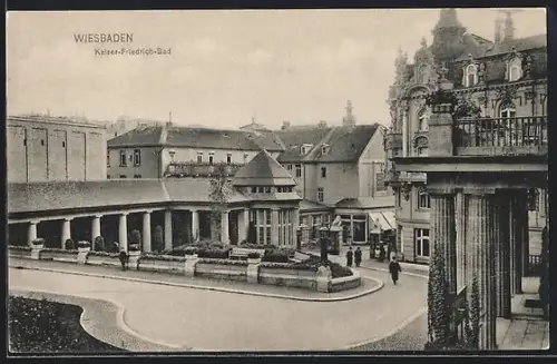 AK Wiesbaden, Kaiser-Friedrich-Bad mit Strassenpartie