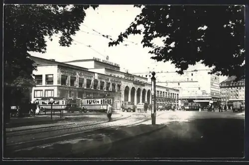 AK Stuttgart, Bahnhof mit Strassenbahn