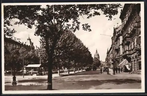 AK Mainz, Kaiserstrasse mit Passanten