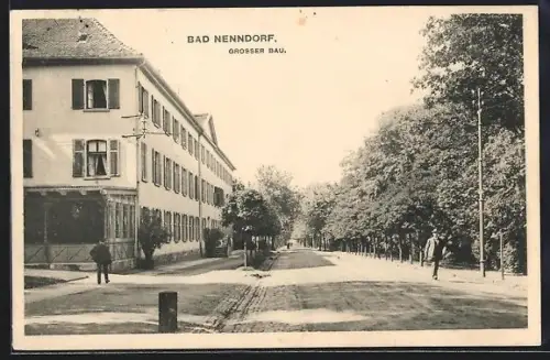 AK Bad Nenndorf, Grosser Bau mit Strassenpartie