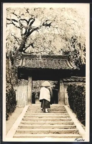Foto-AK Kyoto, Treppe zu einem Tor