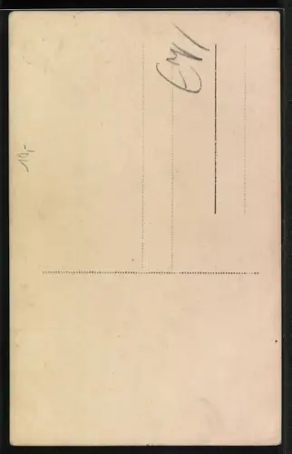 Foto-AK Junger Mann im Anzug mit seinem Fahrrad