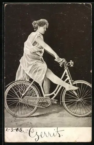 AK Frau im Kleid auf Fahrrad