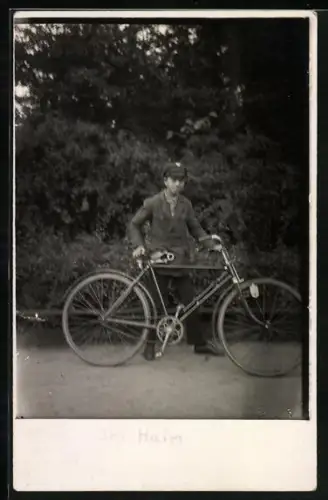 Foto-AK Junger Mann mit Fahrrad