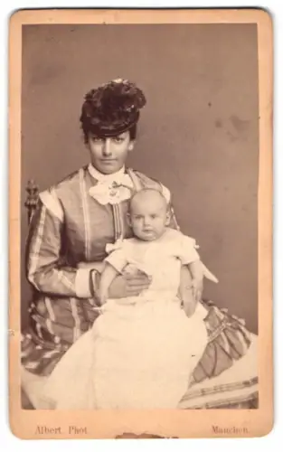 Fotografie J. Albert, München, Marie Therese von Österreich-Este (Königin von Bayern) mit Sohn Fürst Rupprecht v. Bayern