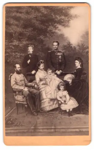 Fotografie Knizek, Wien, Kaiserin Elisabeth von Österreich Siss, Franz Joseph, Leopold von Bayern, Gisela v. Österr.