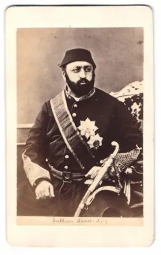 Fotografie Portrait Sultan Abdülaziz, Sultan der Osmanen in Uniform, Abdul-Aziz