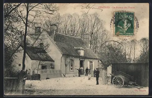 AK Châtres, Le Bureau des Postes avec charrette et personnes devant le bâtiment