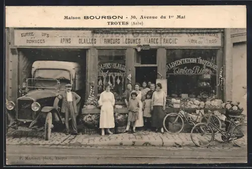 AK Troyes /Aube, Maison Bourson, épicerie et habitants devant le magasin