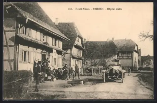 AK Friesen /Haute-Alsace, Hôpital Zislin et scène de rue animée avec voiture et habitants