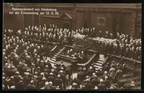 AK Reichspräsident Paul von Hindenburg bei der Eidesleistung, 1925