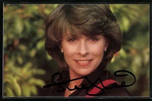 AK Musikerin Ireen Sheer mit lächelndem Gesicht, Autograph