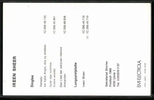 AK Musikerin Ireen Sheer in die Kamera blickend, Autograph