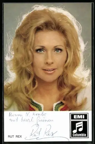 AK Musikerin Rut Rex in die Kamera blickend, Autograph