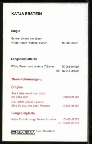 AK Musikerin Katja Ebstein mit gelber Bluse, Autograph