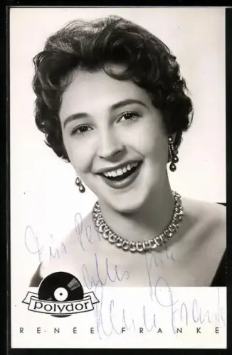 AK Musikerin Renée Franke lächelnd im Porträt, Autograph