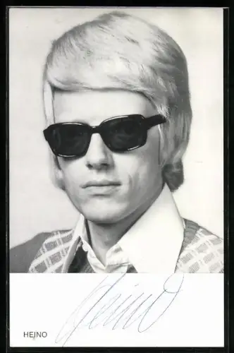 AK Musiker Heino mit Sonnebrille und ernstem Blick, Autograph