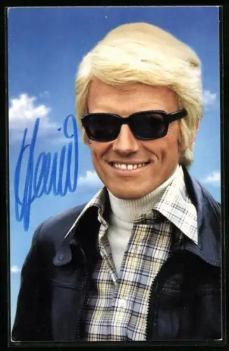 AK Musiker Heino mit Sonnenbrille vor blauem Himmel, Autograph