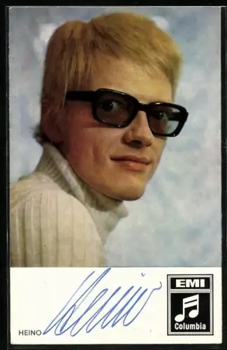 AK Musiker Heino mit Brille und Rollkragenpulli, Autograph