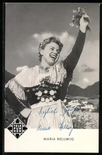 AK Musikerin Maria Hellwig mit Blumen in der Hand, Autograph