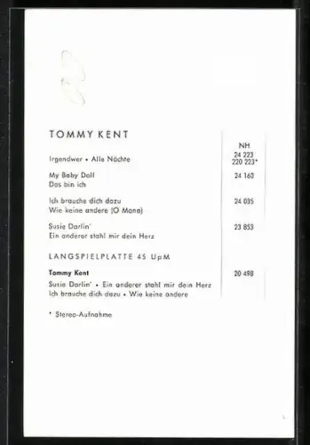 AK Musiker Tommy Kent im Mantel mit einer Zeitschrift, Autograph