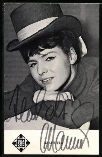 AK Musikerin Manuela mit Hut, Autograph