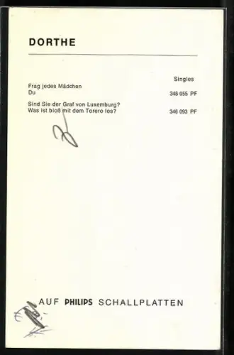 AK Musikerin Dorthe lächelnd in die Kamera blickend, Autograph