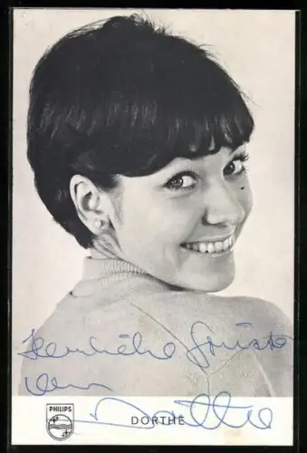 AK Musikerin Dorthe über ihre Schulter schauend, Autograph