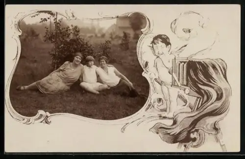Foto-AK Zwei Frauen und Mädchen auf einer Wiese im Passepartout