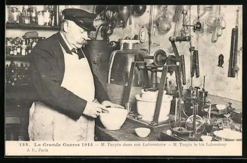 AK Turpin dans son Laboratoire, Turpin bei der Arbeit
