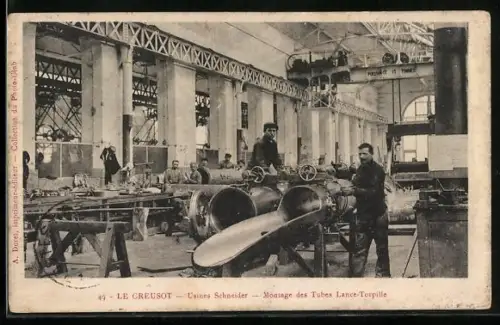 AK Le Creusot, Usines Schneider, Montage des Tubes Lance-Torpille, Montage der Torpedorohre