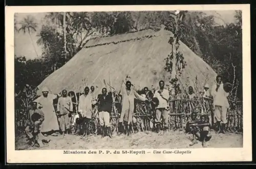 AK Missions des P. P. du St-Esprit, Une Case-Chapelle, Männer vor Kapelle