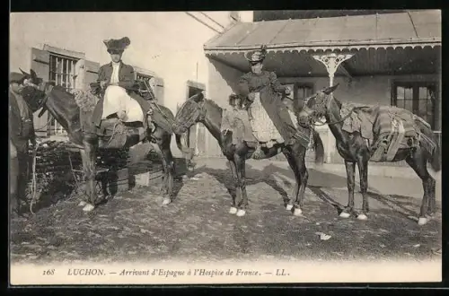 AK Luchon, Arrivant d`Espagne à l`Hospice de France