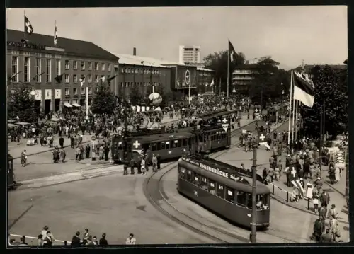 AK Basel, Schweizer Mustermesse, Vorplatz und Eingang Hallen 10-21, Strassenbahn
