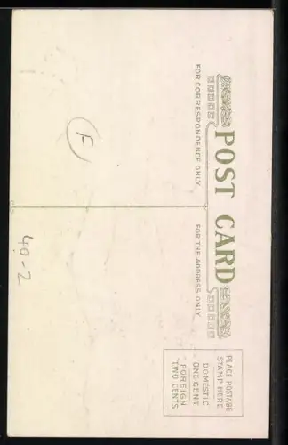 AK Ehepaar auf dem Friedhof, Im Hintergrund Kirche, frauenfeindlicher Humor