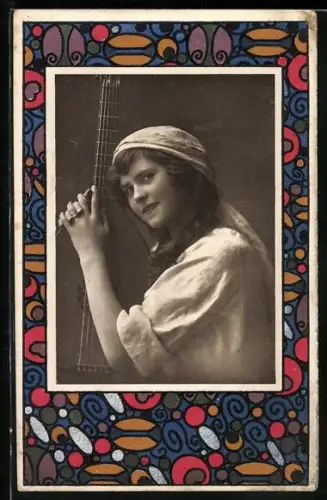 AK Junge Frau spielt Gitarre, Passepartout