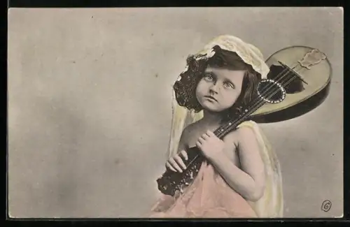 AK Mädchen mit Mandoline über der Schulter