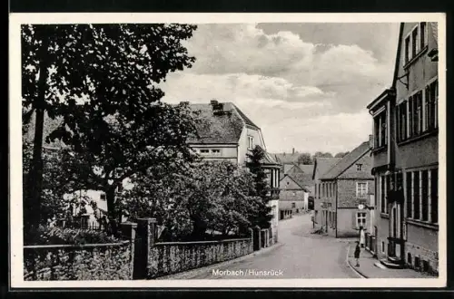 AK Morbach /Hunsrück, Strassenansicht mit Wohnhäusern und Bäumen