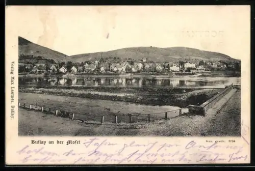 AK Bullay an der Mosel, Ortsansicht mit Moselufer und Dorfpanorama