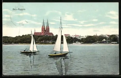 AK Neuruppin, Segelboote auf dem See, Stadtsilhouette mit Kirche