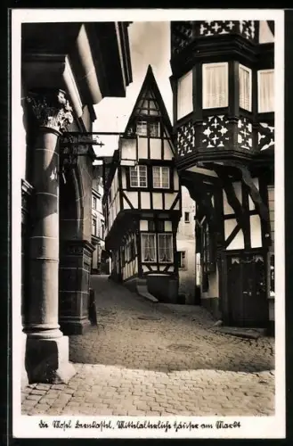 AK Bernkastel /Mosel, Mittelalterliche Fachwerkhäuser am Markt