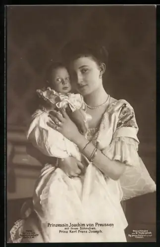 AK Prinzessin Joachim von Preussen mit ihrem Sohn Karl Franz Joseph als Täufling