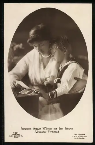 AK Prinzessin August Wilhelm von Preussen mit Ihrem Sohn im Arm
