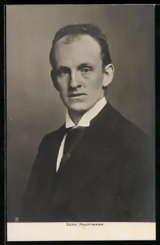 AK Dichter Gerhard Hauptmann im Anzug