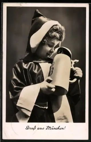 AK Als Münchner Kindl verkleidetes Kind mit Bierkrug