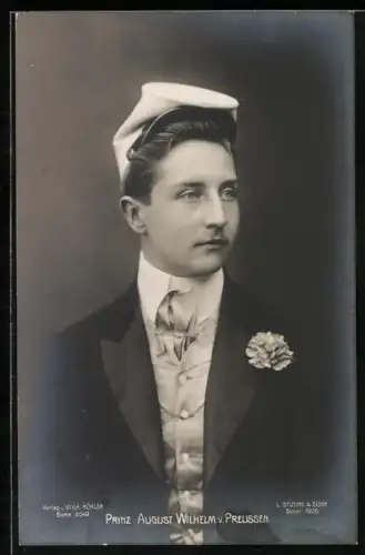 AK Prinz August Wilhelm von Preussen, Portrait mit Ansteckblume