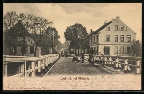 AK Walsrode-Vorbrück, Vorbrück-Strasse mit Passanten