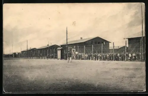 AK Lichtenhorst, Wache patrolliert am Zaun des Gefängnis für Kriegsgefangene