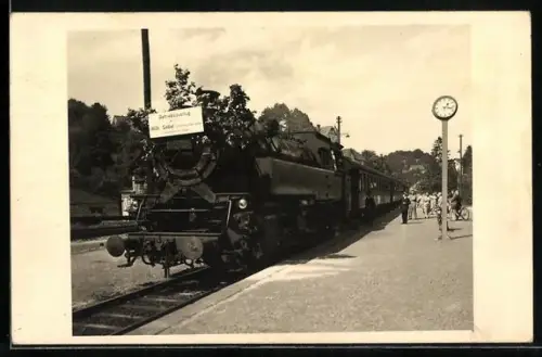 Foto-AK Freudenberg /Westf., Festeisenbahn der Stahlflaschenfabrik Wilhelm Siebel am Bahnhof