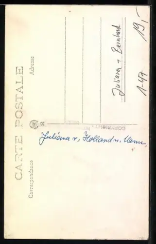 AK H.K.H. Prinzessin Juliana und Prinz Bernhard von den Niederlanden auf einem Fahrrad